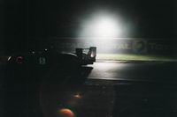 Audi R8 de nuit a la courbe DUNLOP.Cliquez pour agrandir